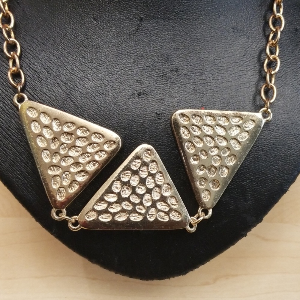 Gold Tone "Shell" Necklace - Picture 5 of 6